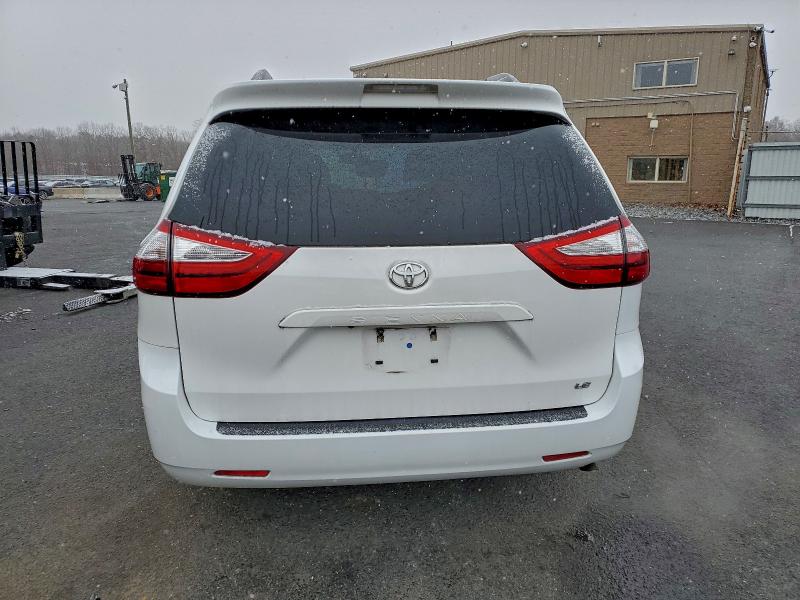 2017 TOYOTA SIENNA LE #3305340321