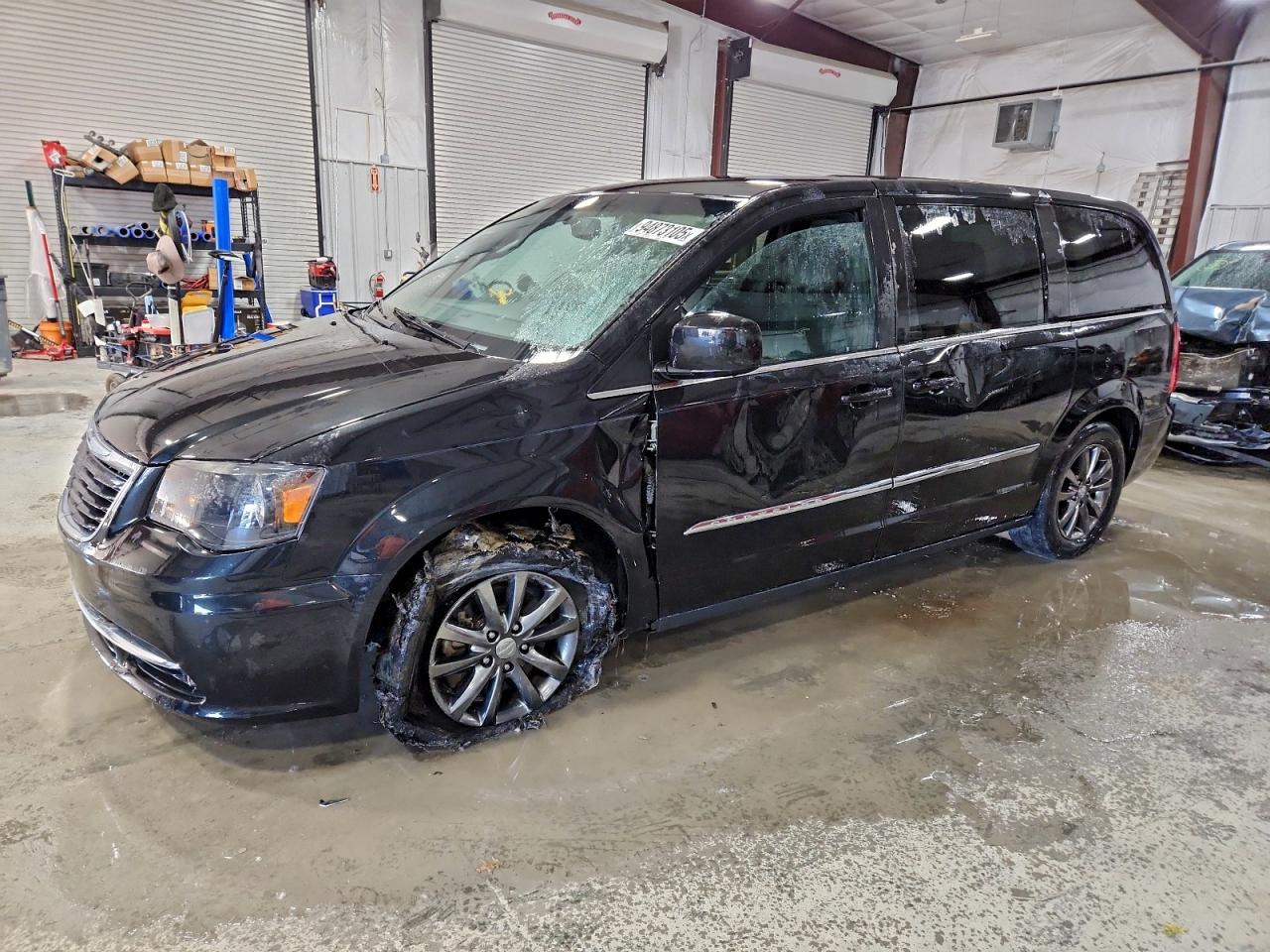 CHRYSLER TOWN & COUNTRY S