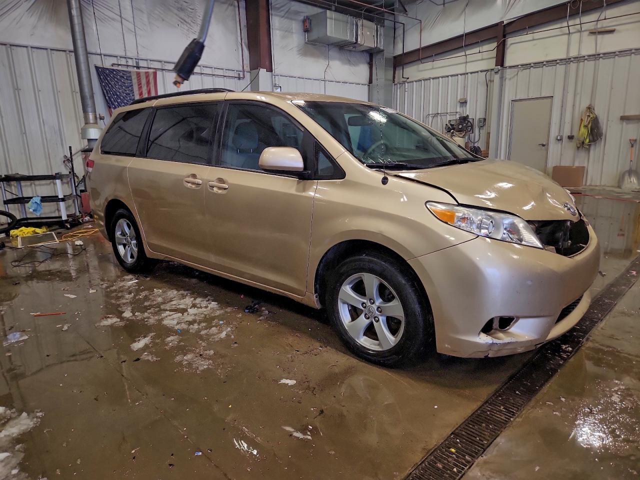 TOYOTA SIENNA BASE