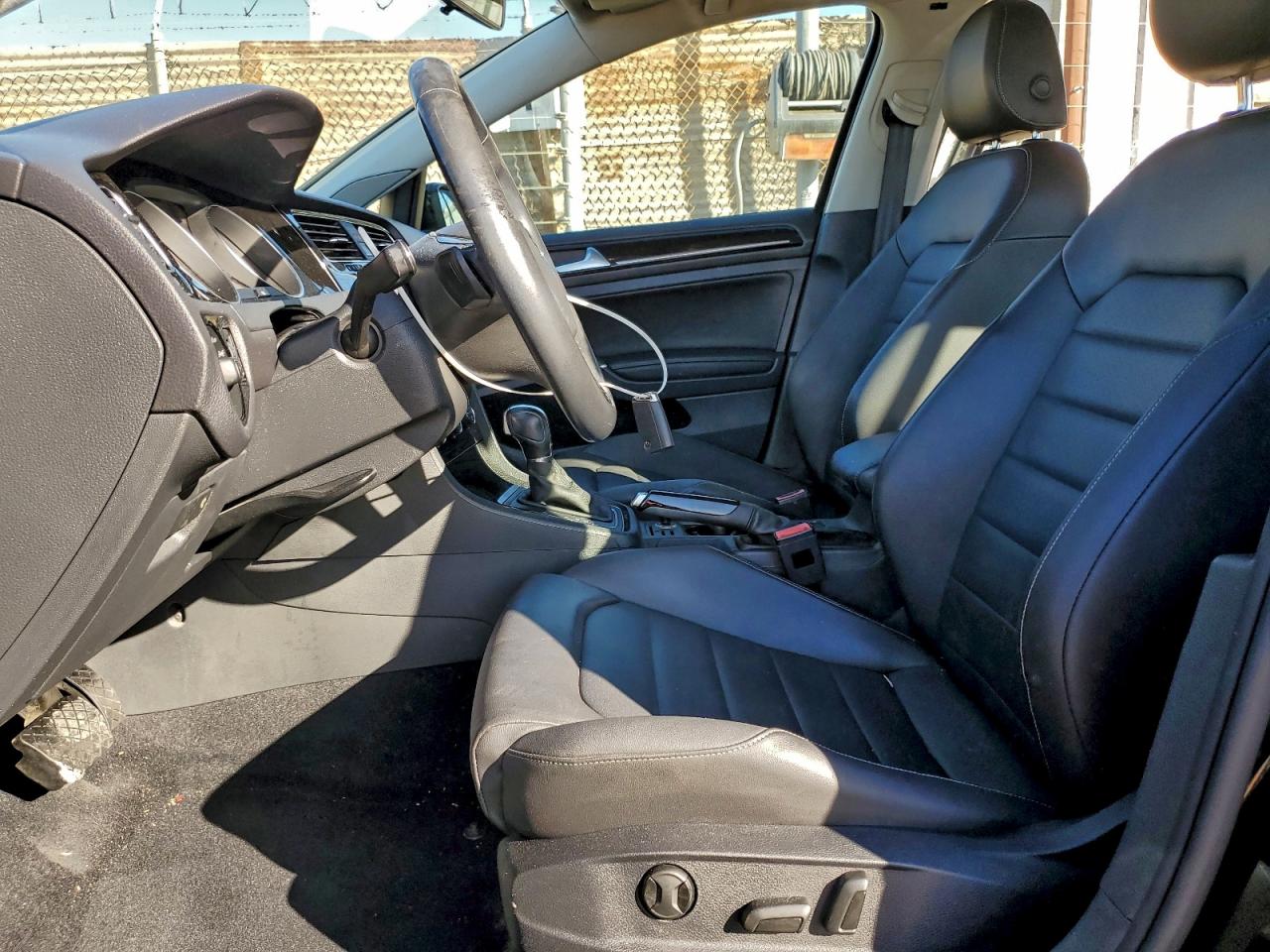 VOLKSWAGEN GOLF S/SE