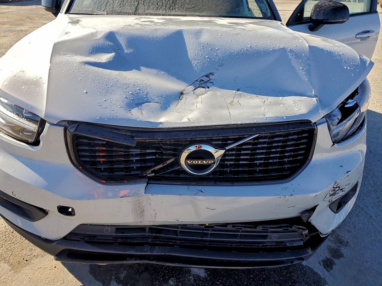 VOLVO XC40 T5 R-DESIGN