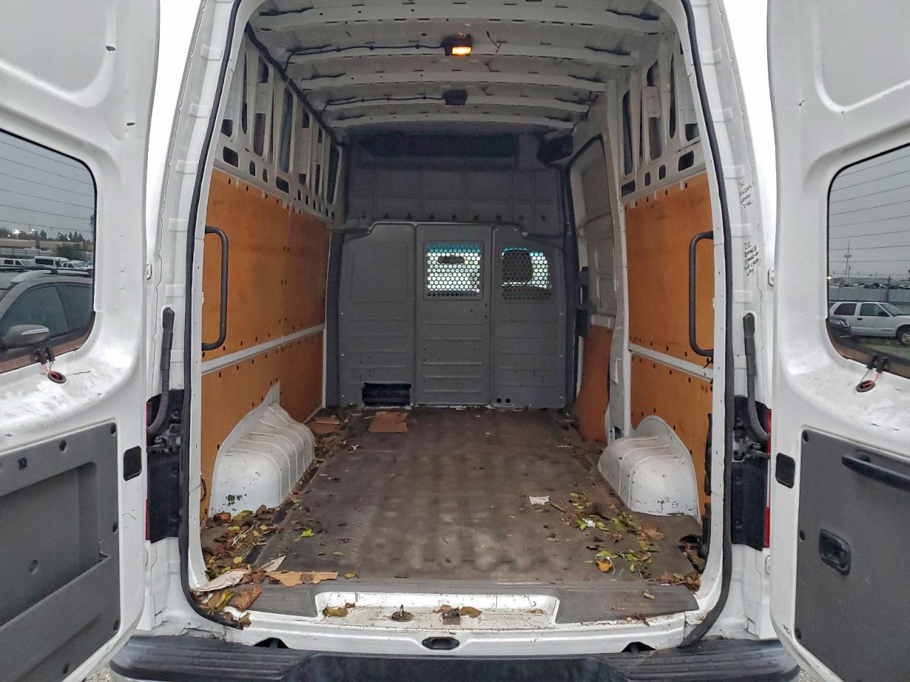 NISSAN NV 2500