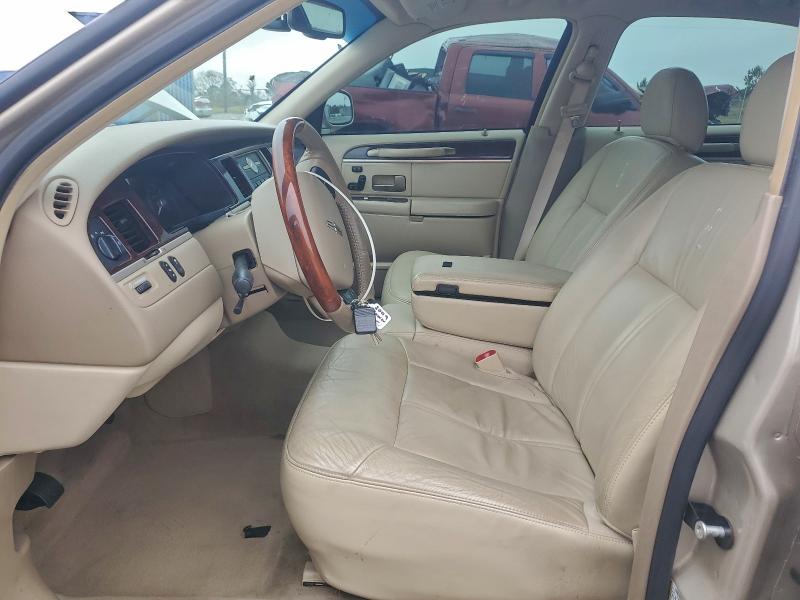 2009 LINCOLN TOWN CAR S #3303776441