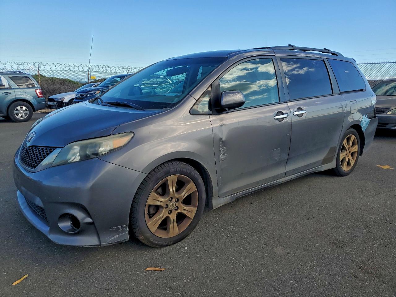 TOYOTA SIENNA SPORT