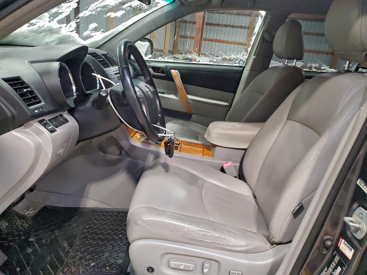 TOYOTA HIGHLANDER HYBRID