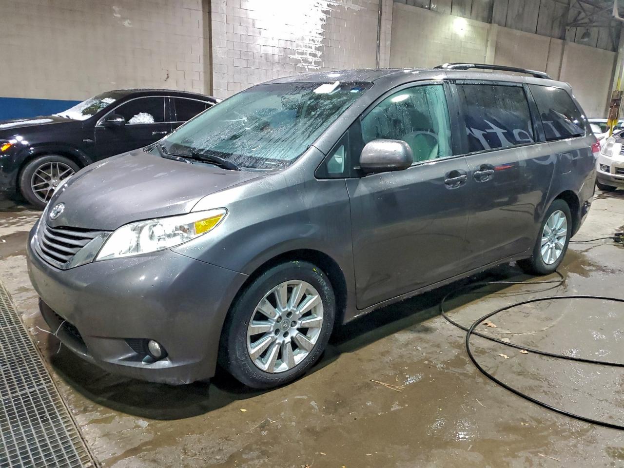 TOYOTA SIENNA XLE