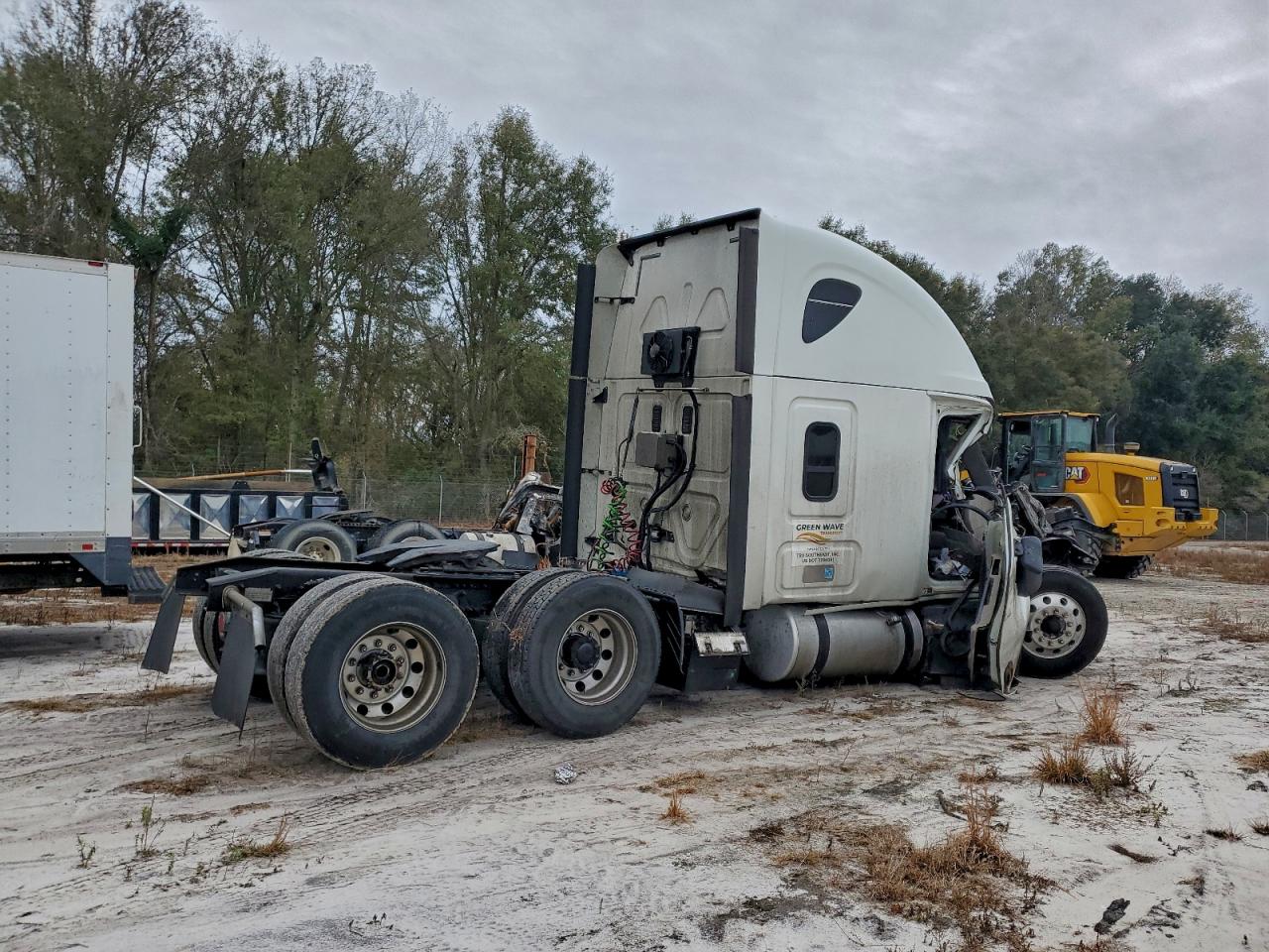 Lot #3309242618 2017 FREIGHTLINER CASCADIA 1
