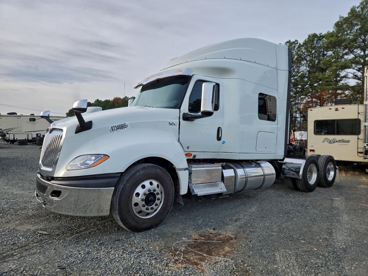 Lot #3316766405 2020 INTERNATIONAL LT625