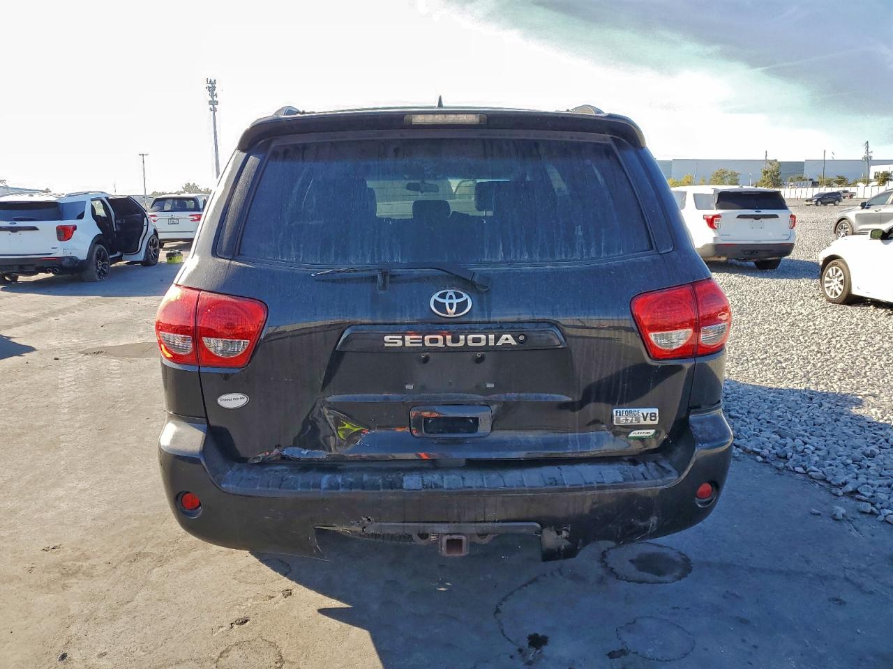 TOYOTA SEQUOIA SR5