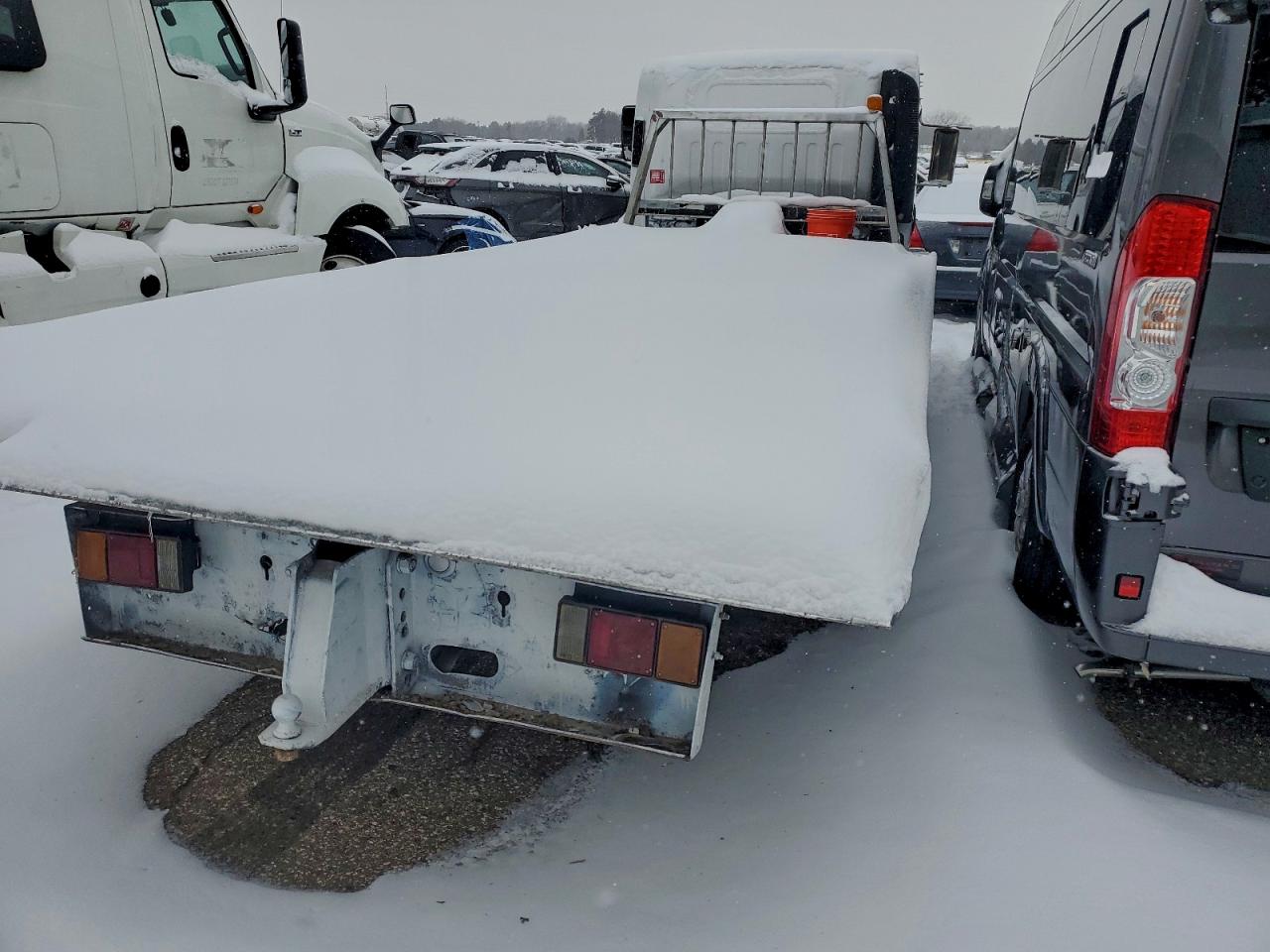 Lot #3305349312 2015 ISUZU NPR