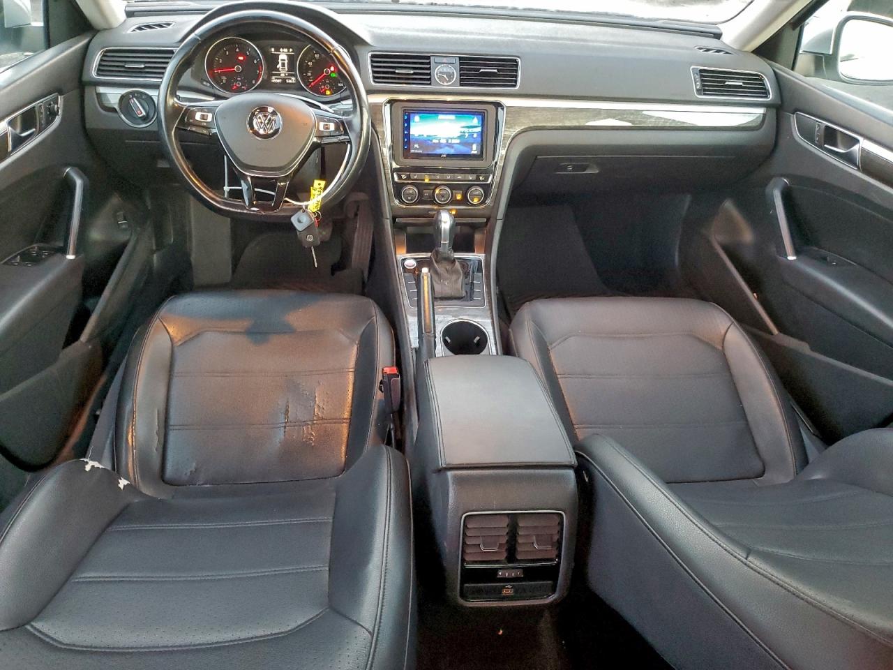 Lot #3309389980 2017 VOLKSWAGEN PASSAT SE