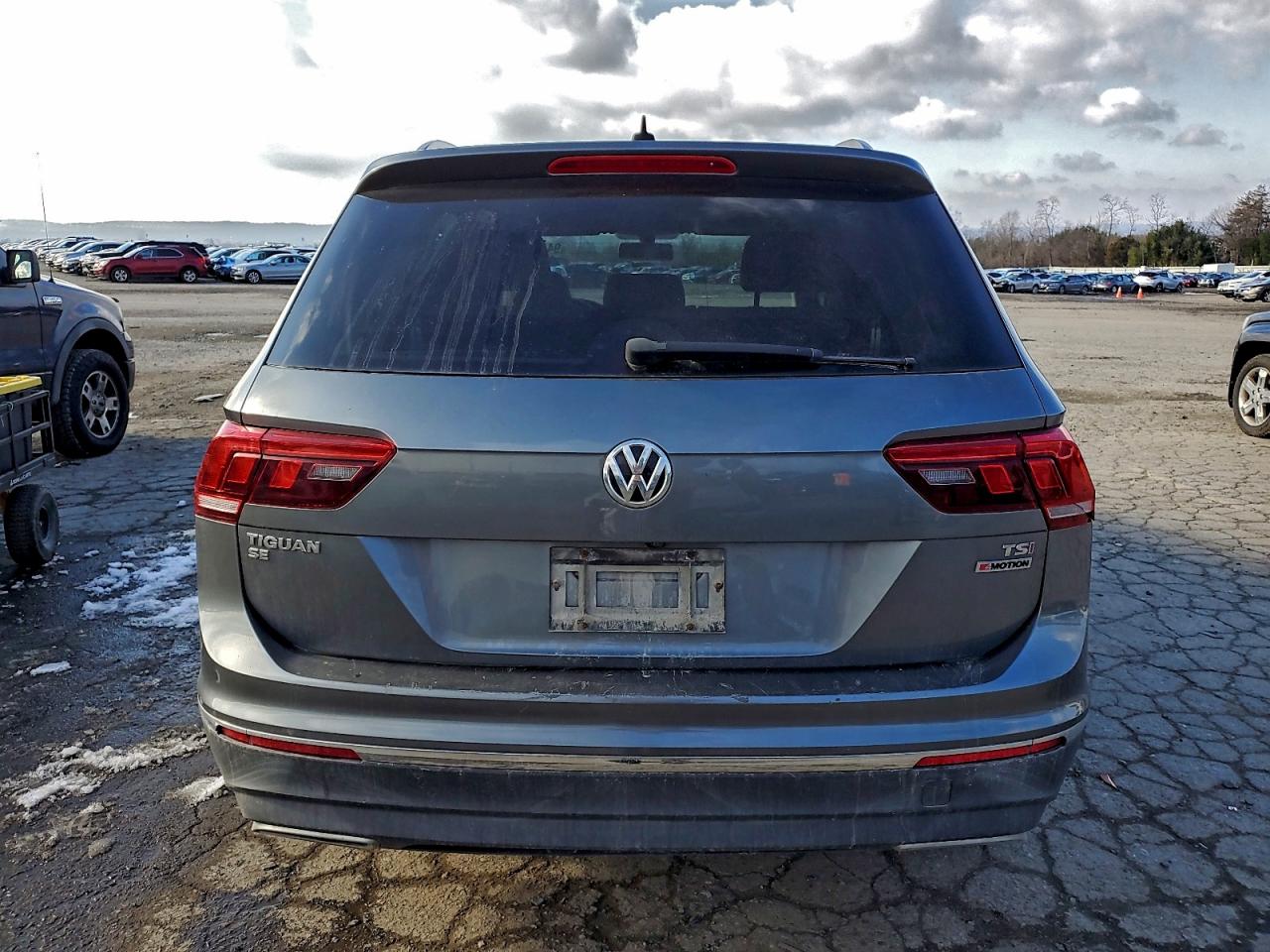 VOLKSWAGEN TIGUAN SE