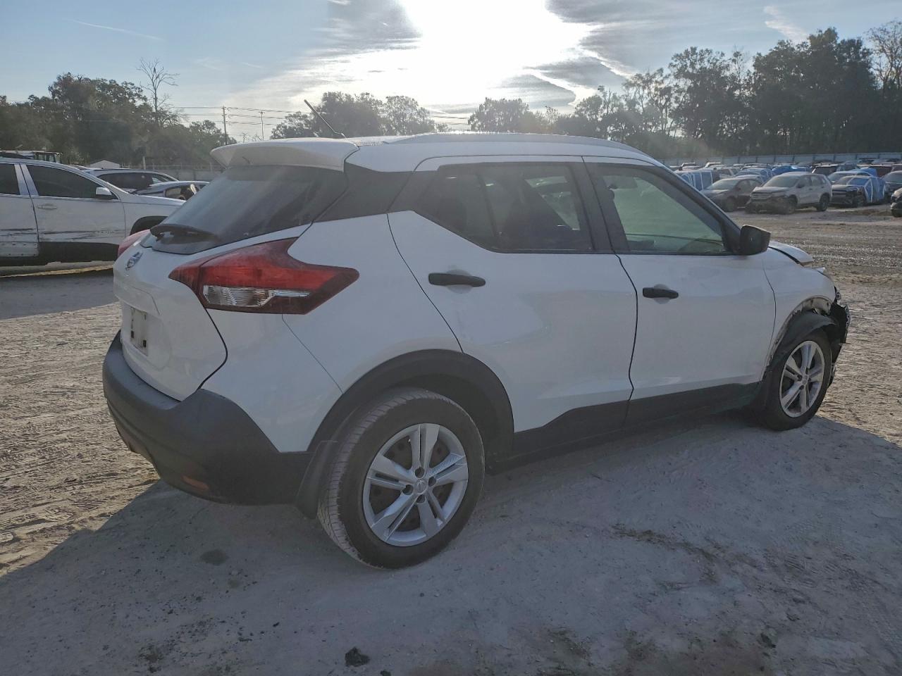 NISSAN KICKS S