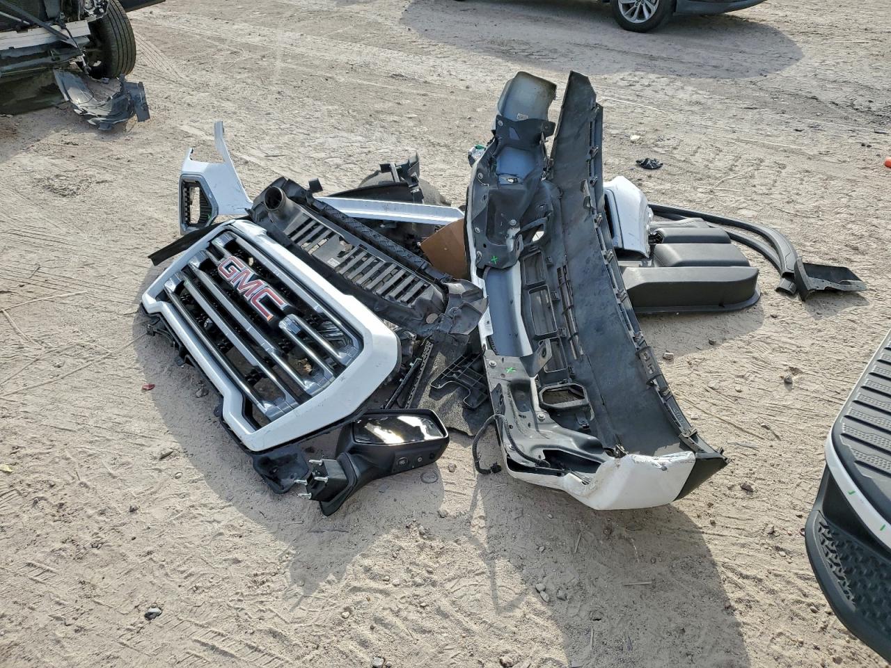 Lot #3318022399 2019 GMC SIERRA K15