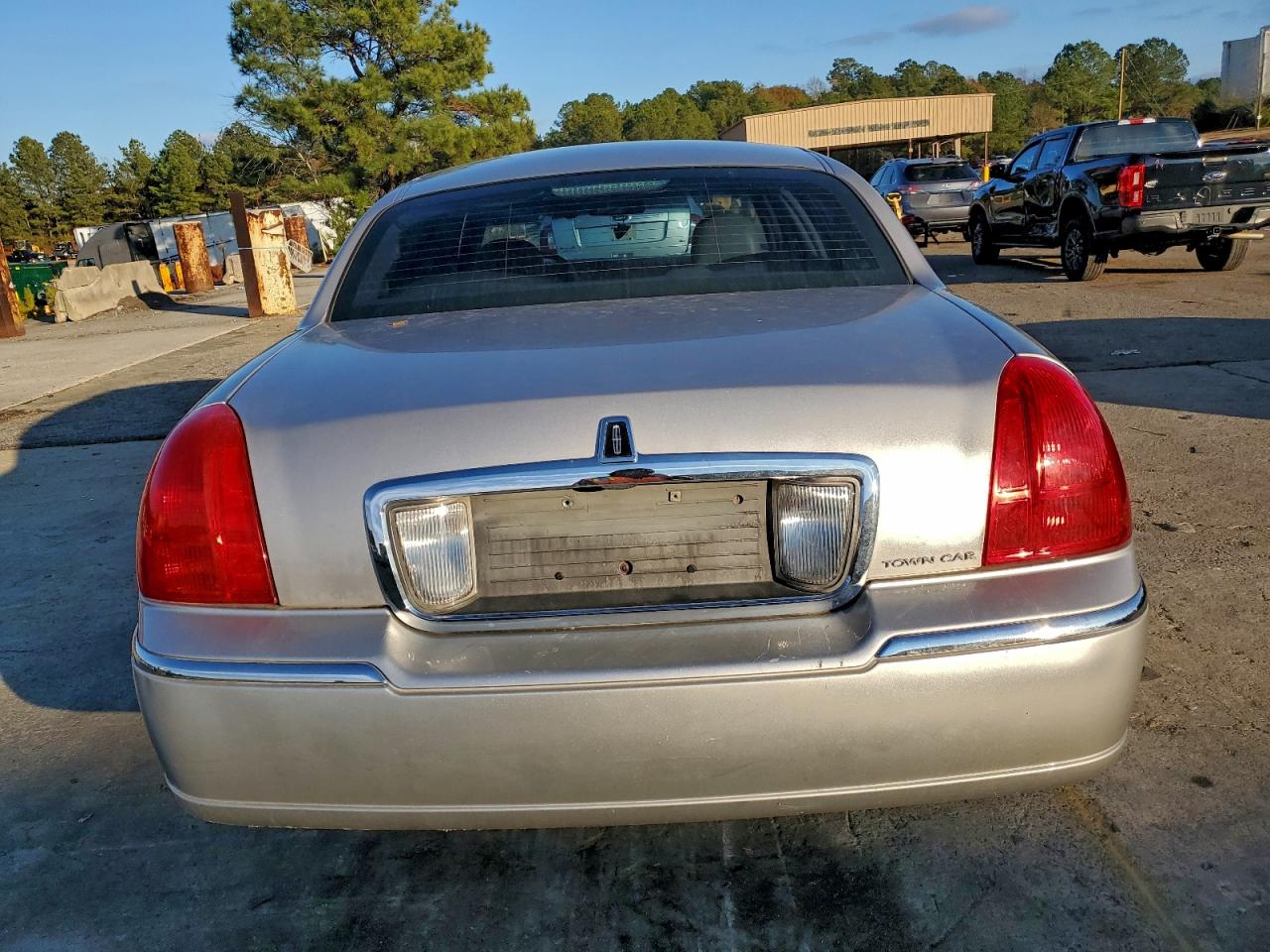 LINCOLN TOWN CAR SIGNATURE LIMITED
