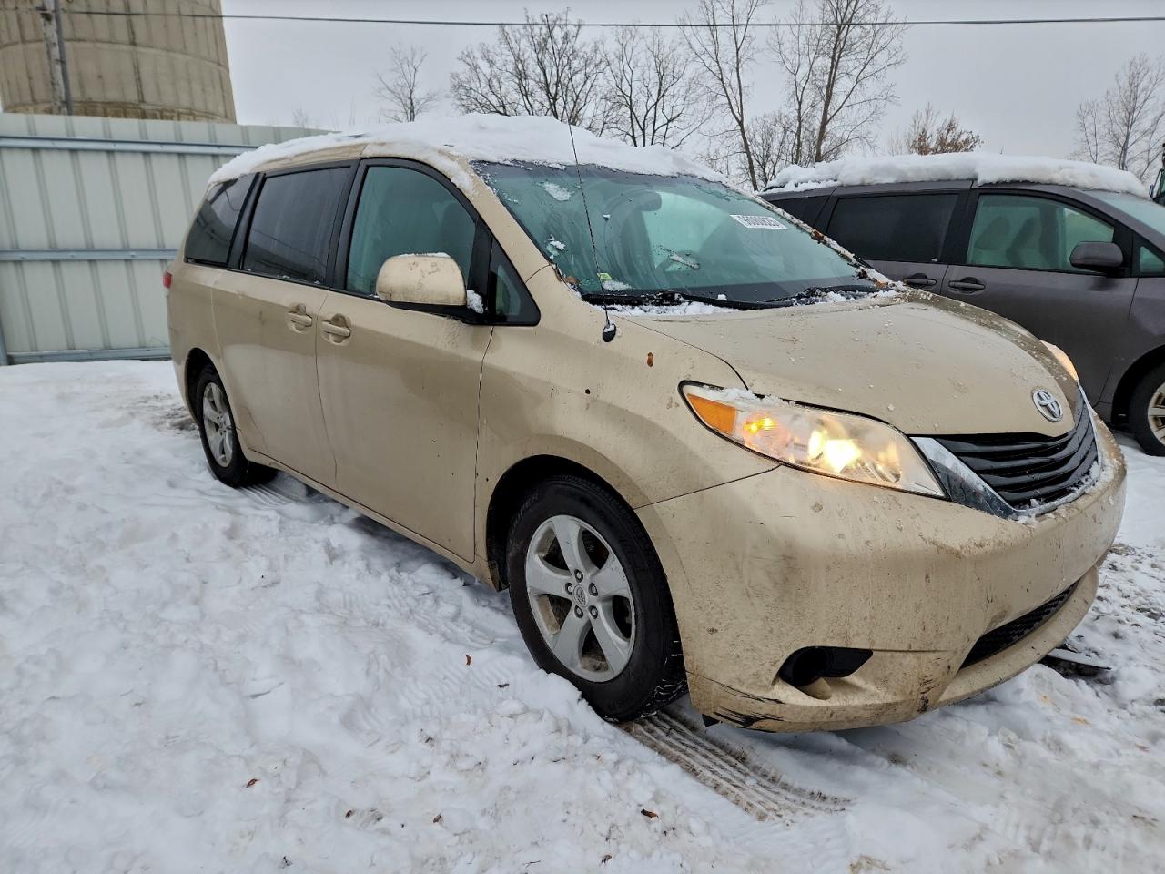 Lot #3310453349 2012 TOYOTA SIENNA