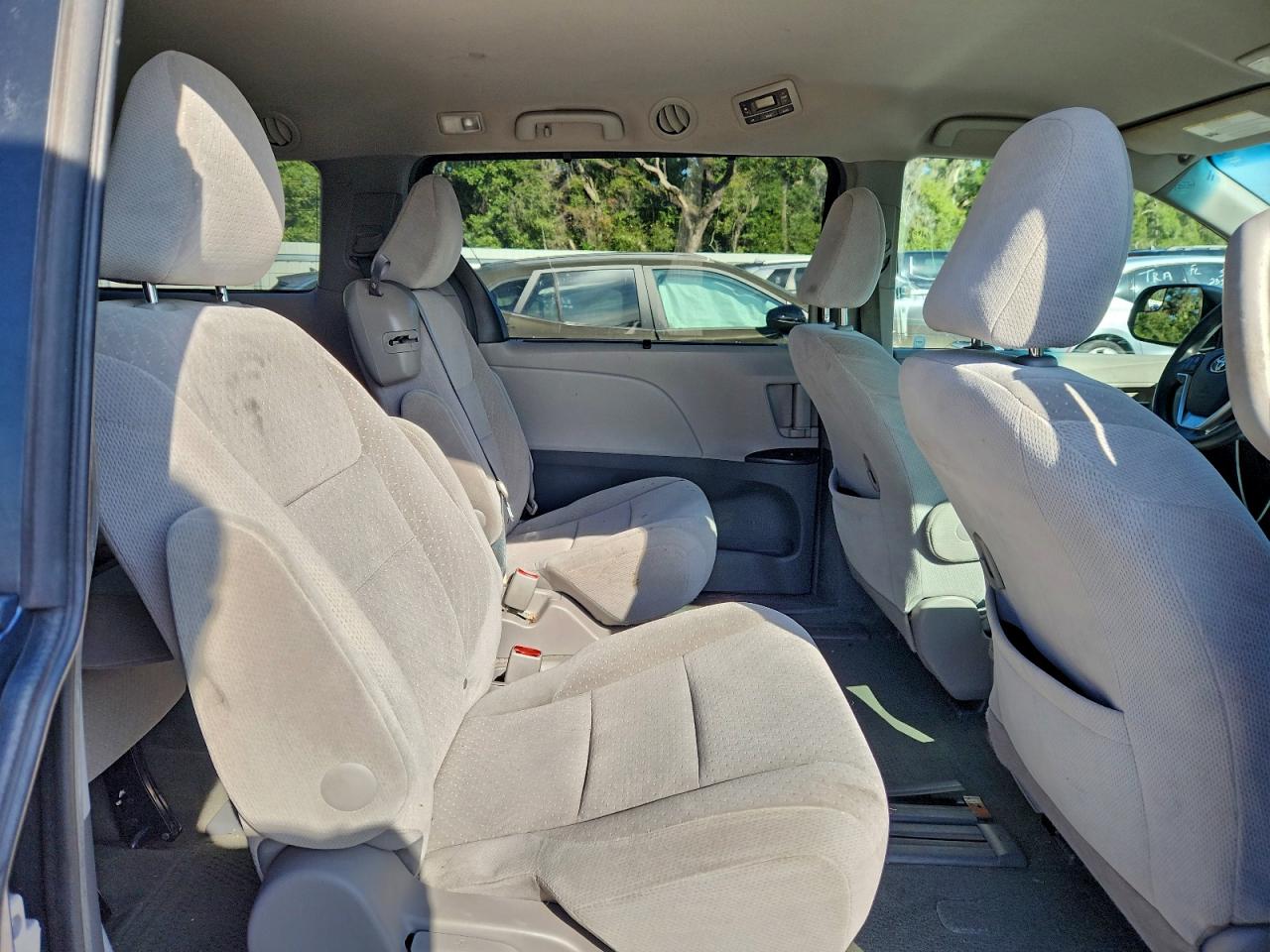 Lot #3315892149 2015 TOYOTA SIENNA LE