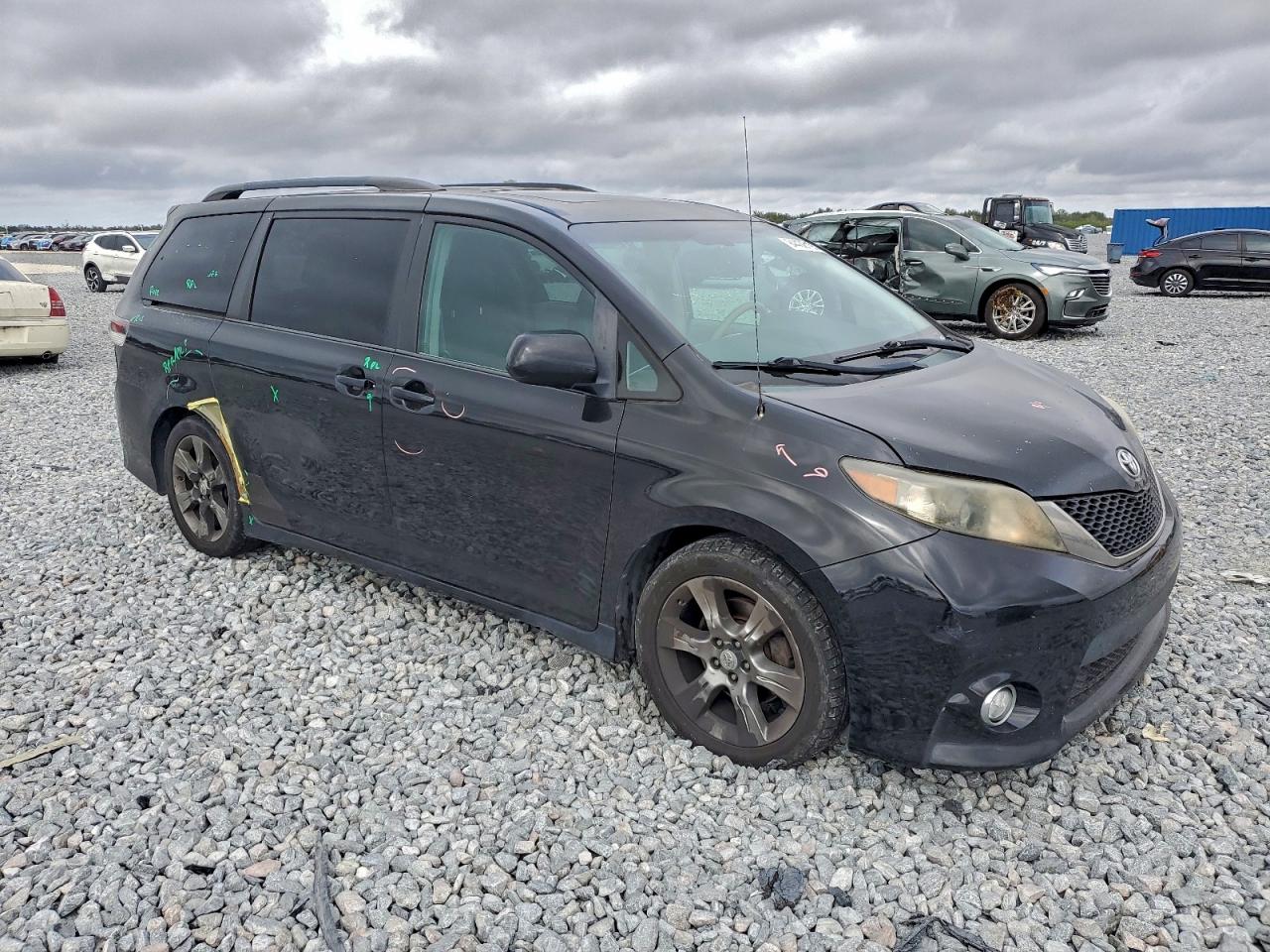 TOYOTA SIENNA SPORT