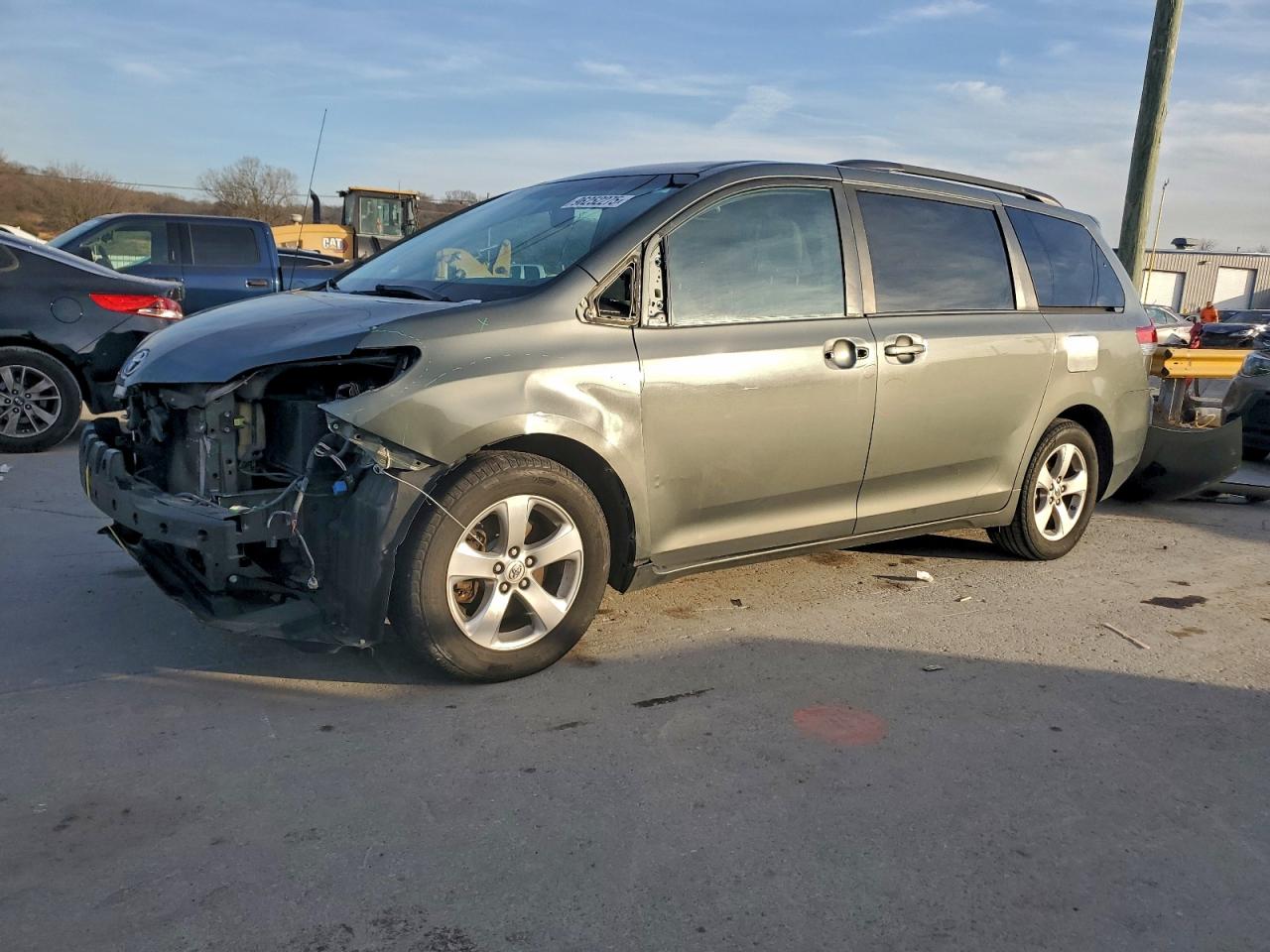 Lot #3315918123 2014 TOYOTA SIENNA LE