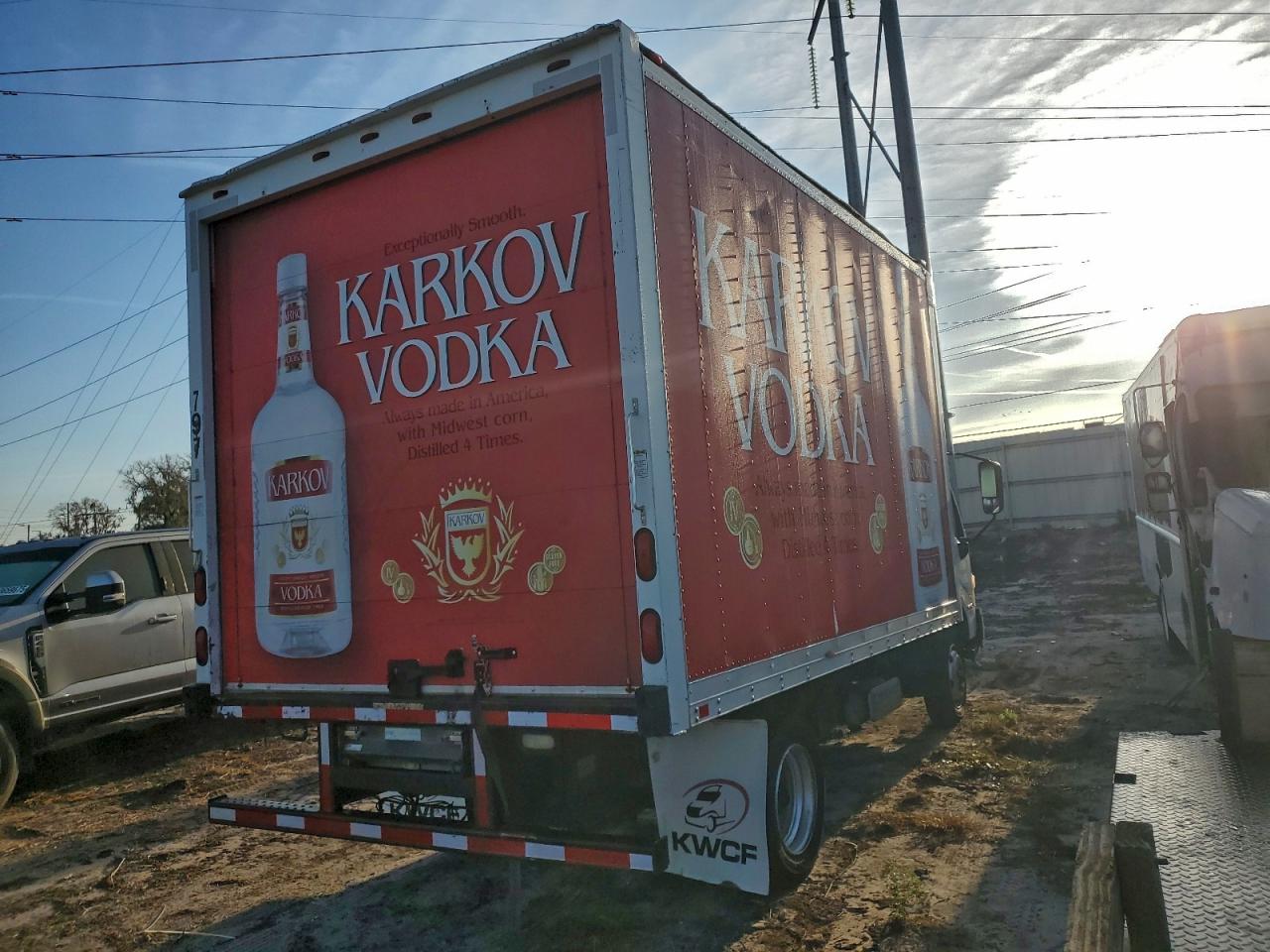 Lot #3304523442 2015 HINO 195