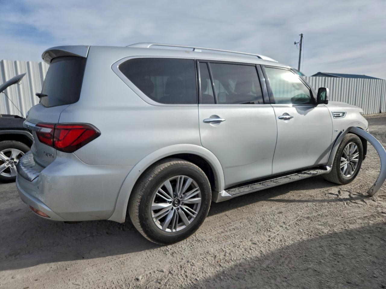 INFINITI QX80 LUXE