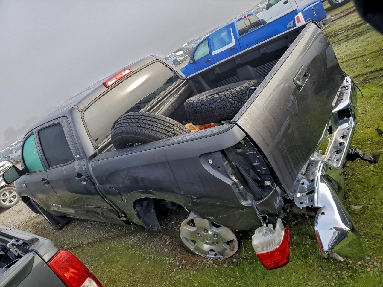 TOYOTA TUNDRA CREWMAX SR5