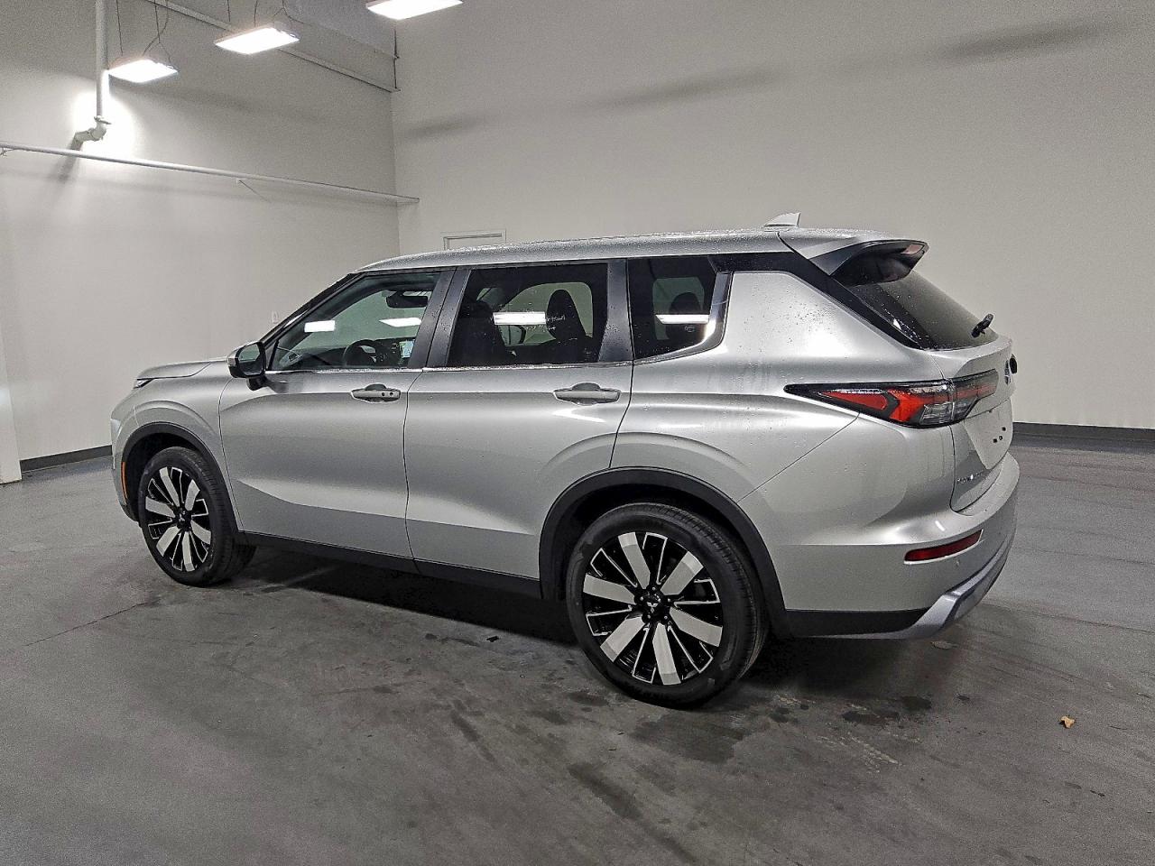 MITSUBISHI OUTLANDER SE