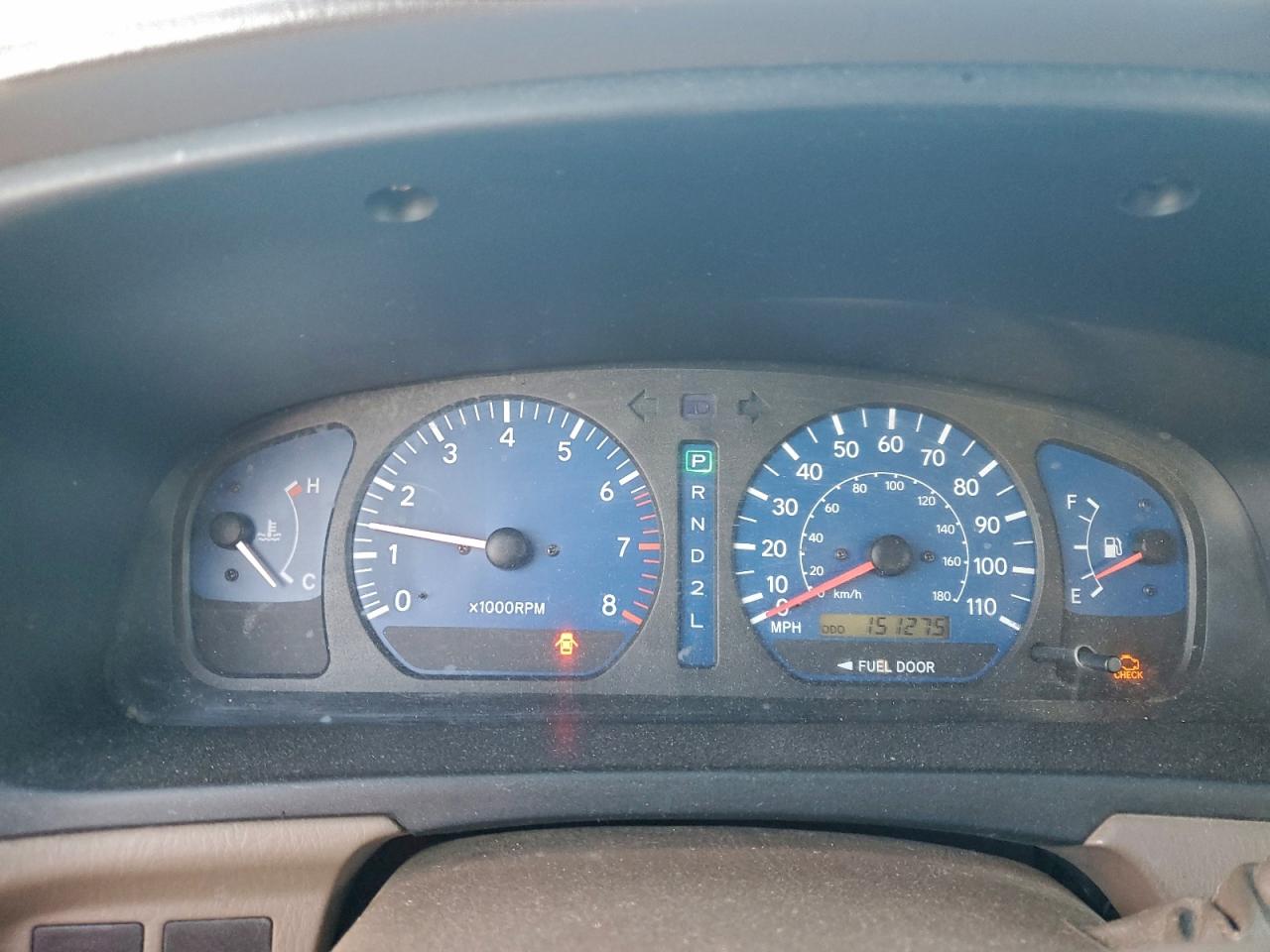 Lot #3311724219 2002 TOYOTA SIENNA LE