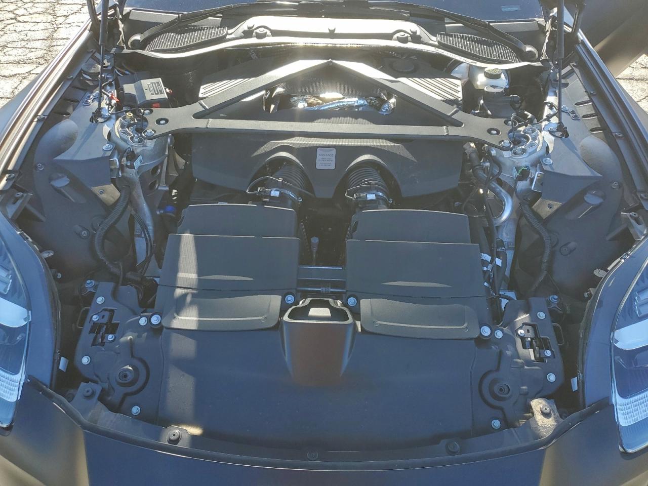 ASTON MARTIN VANTAGE