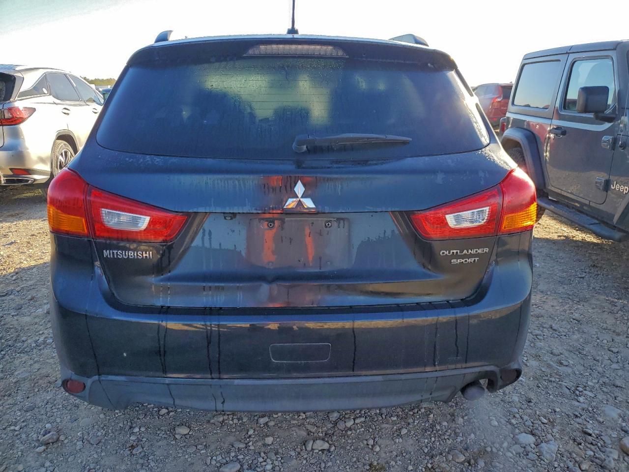 MITSUBISHI OUTLANDER SE
