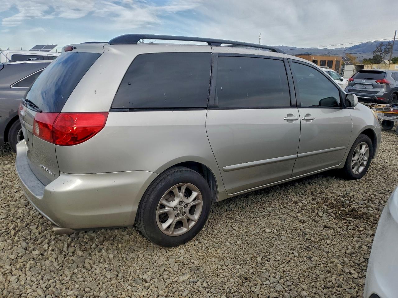 Lot #3304023602 2006 TOYOTA SIENNA XLE
