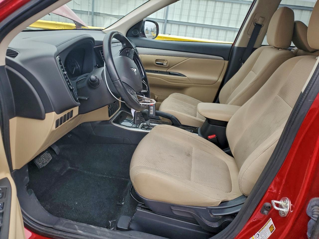 MITSUBISHI OUTLANDER SE