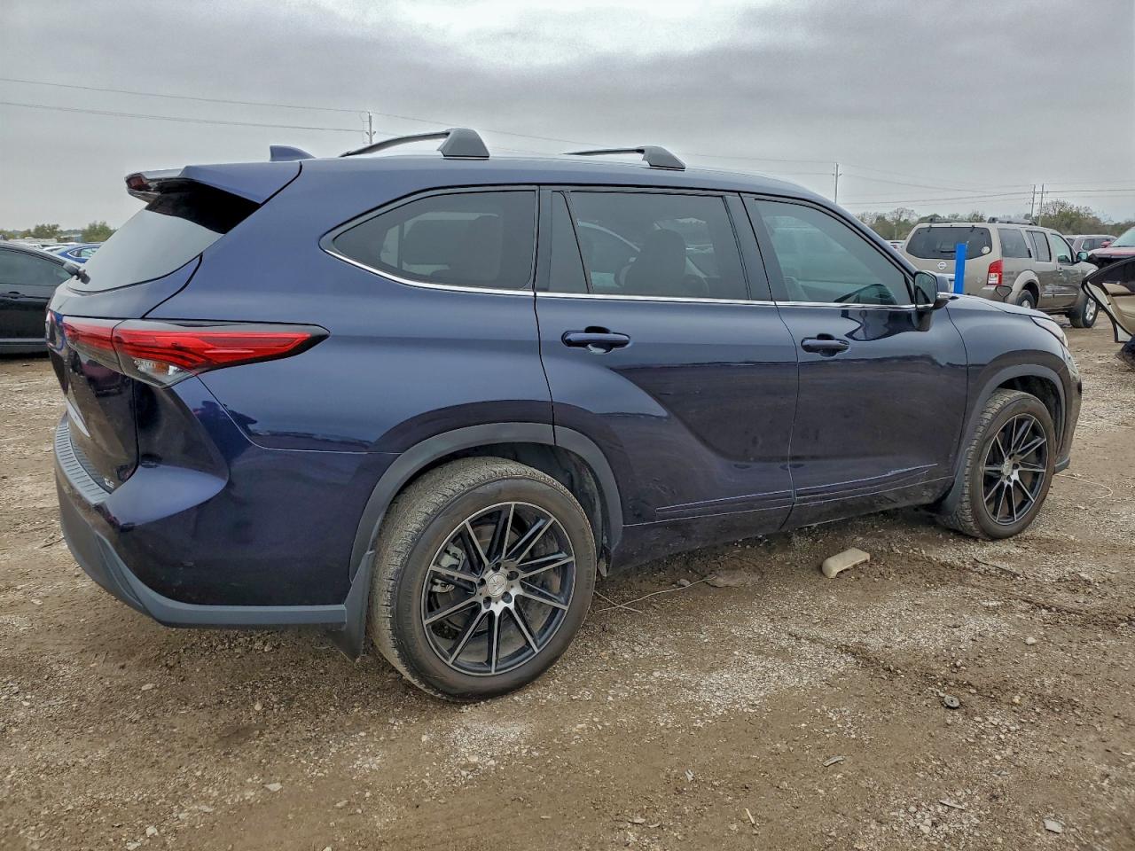 Lot #3315692717 2023 TOYOTA HIGHLANDER