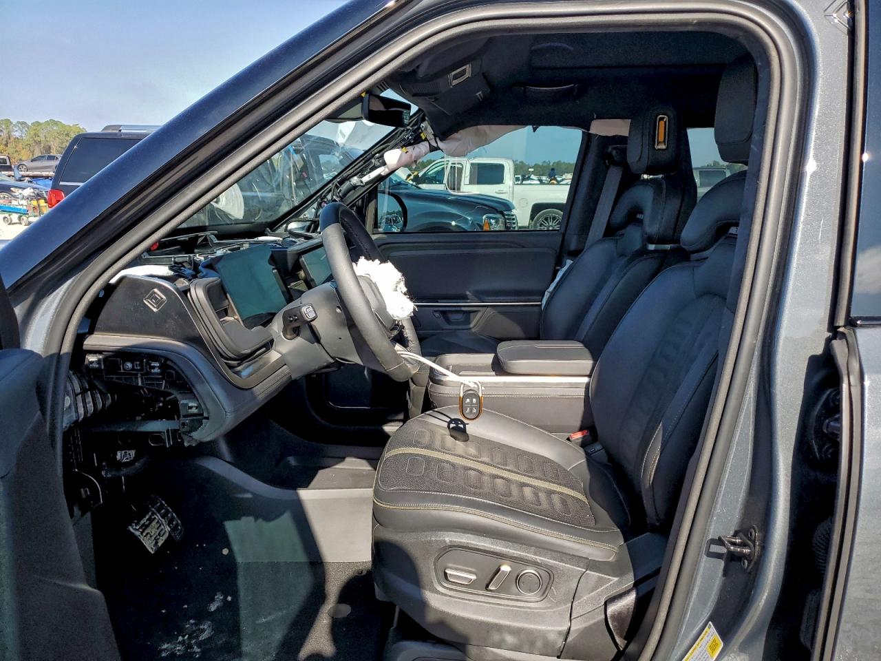 RIVIAN R1S ADVENTURE