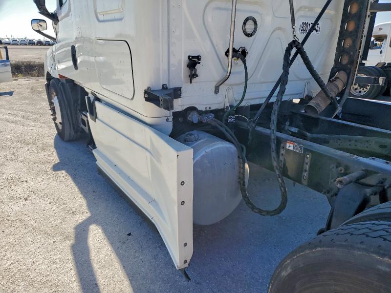 2020 FREIGHTLINER CASCADIA 1 #3305590120