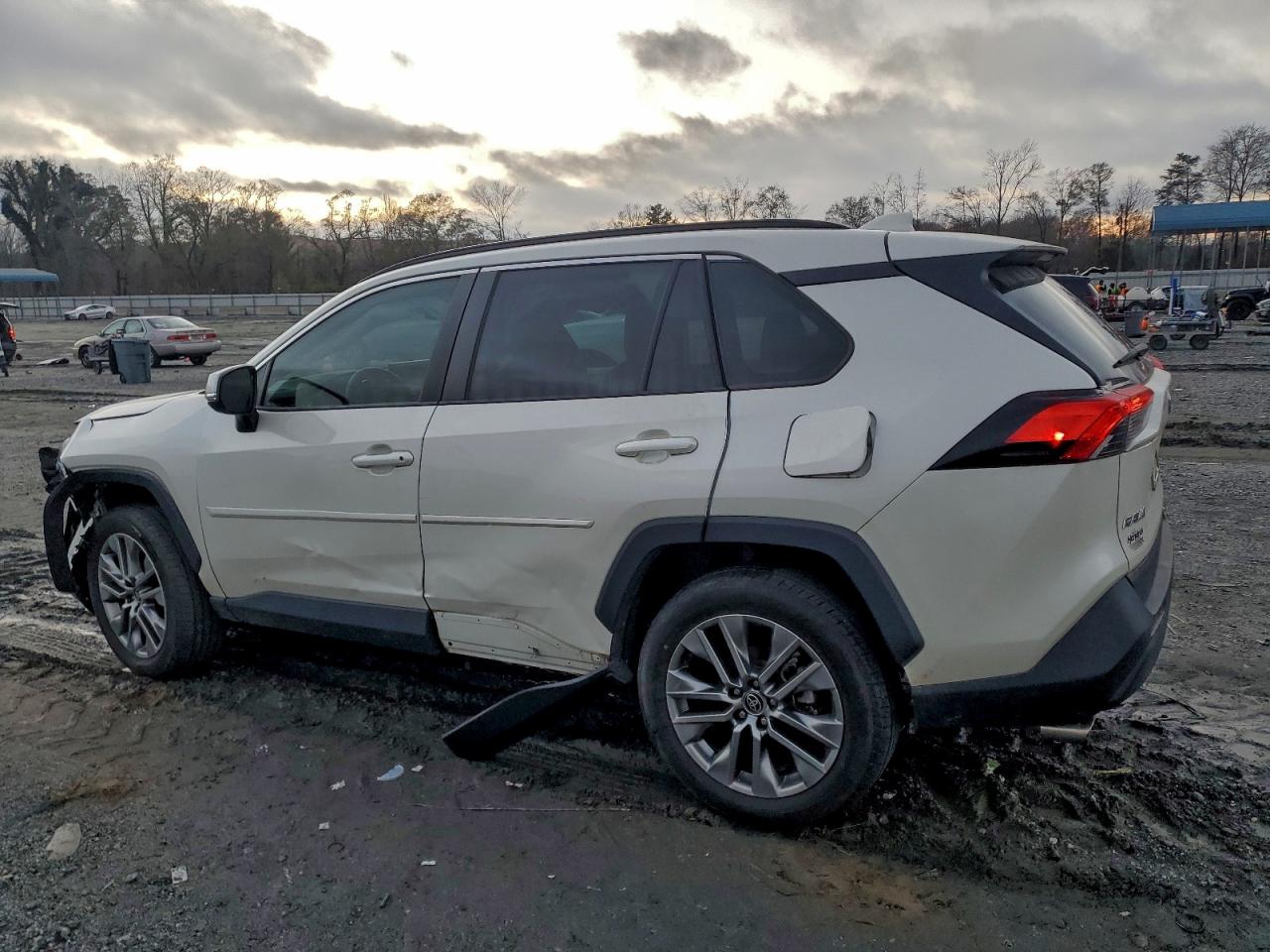 TOYOTA RAV4 XLE PREMIUM