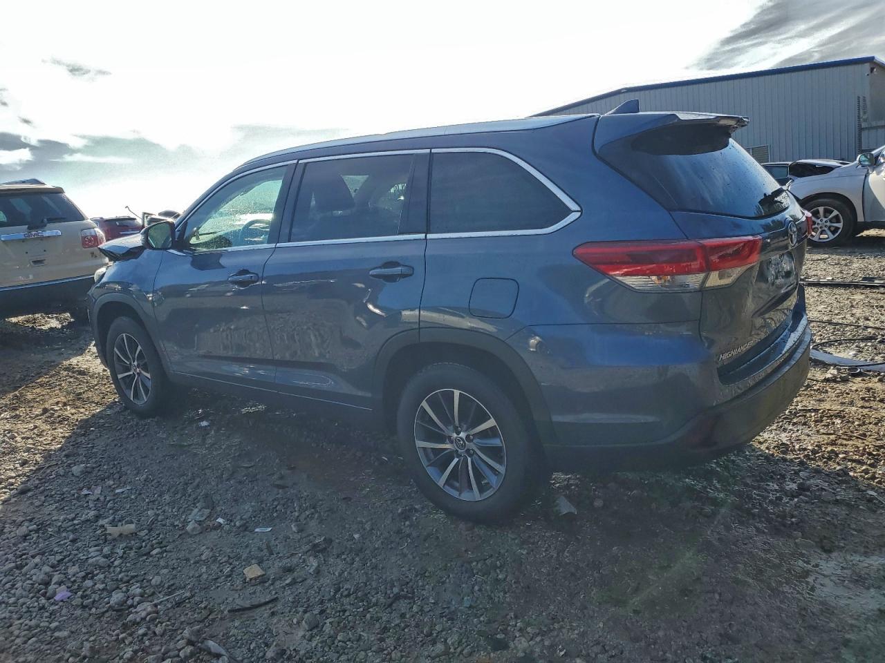 TOYOTA HIGHLANDER SE