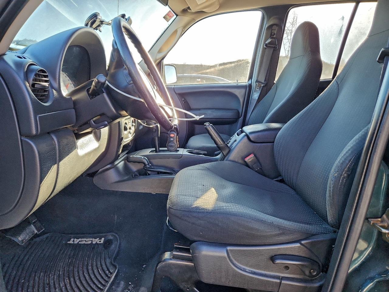 Lot #3303052646 2004 JEEP LIBERTY SP