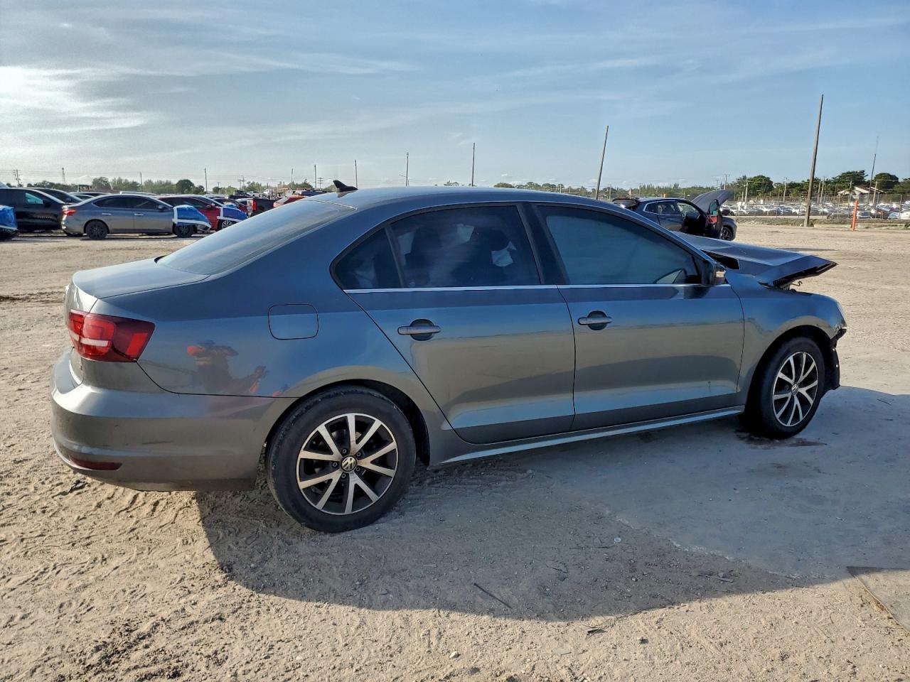 Lot #3311662231 2017 VOLKSWAGEN JETTA SE