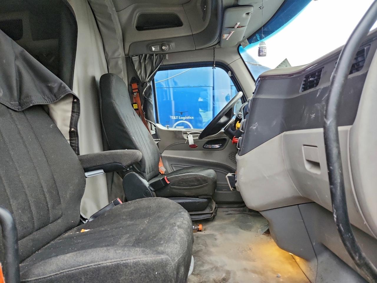 Lot #3308320156 2019 PNTW 579