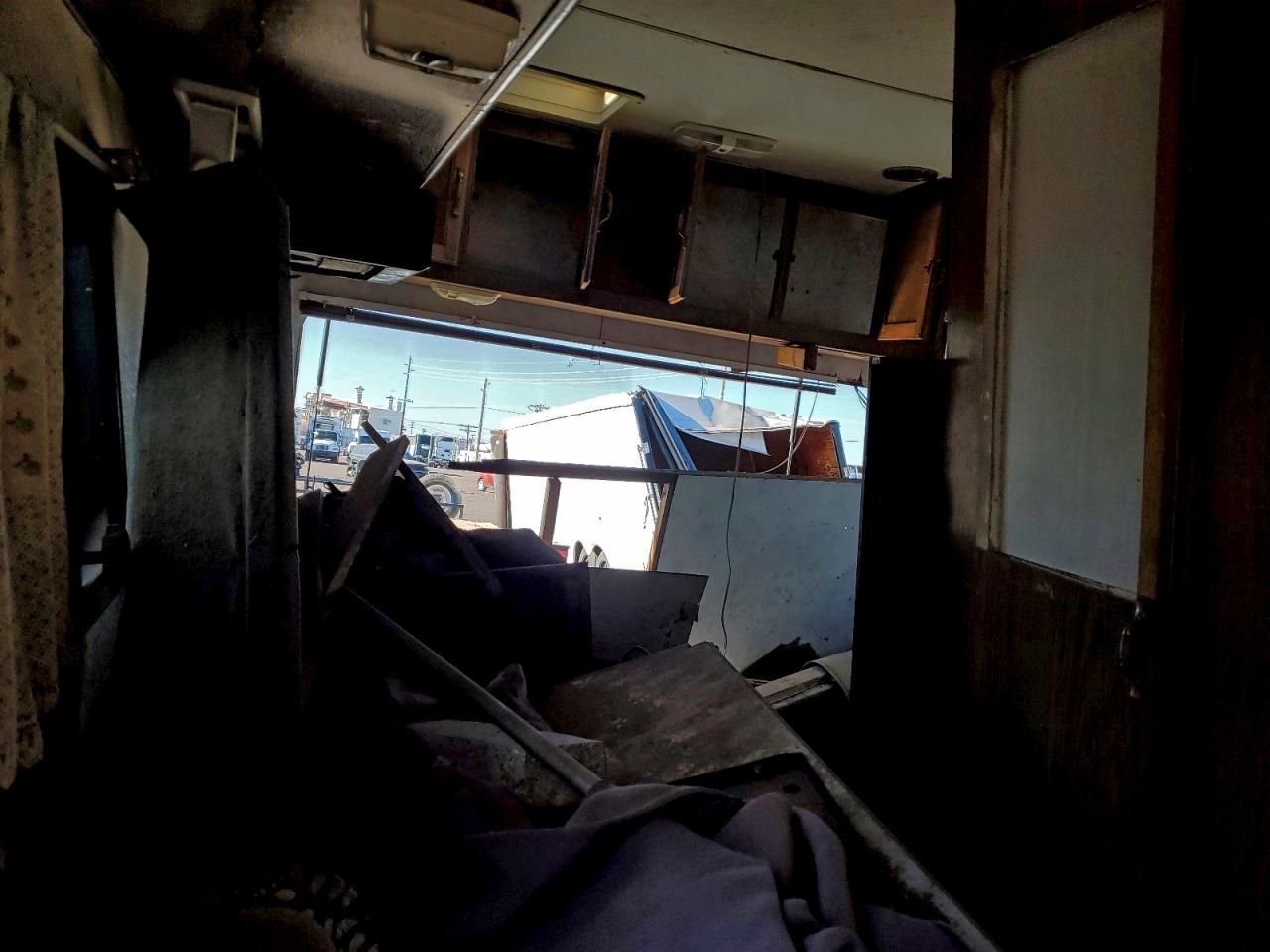 Lot #3311799223 1997 FOUR WINDS CAMPER