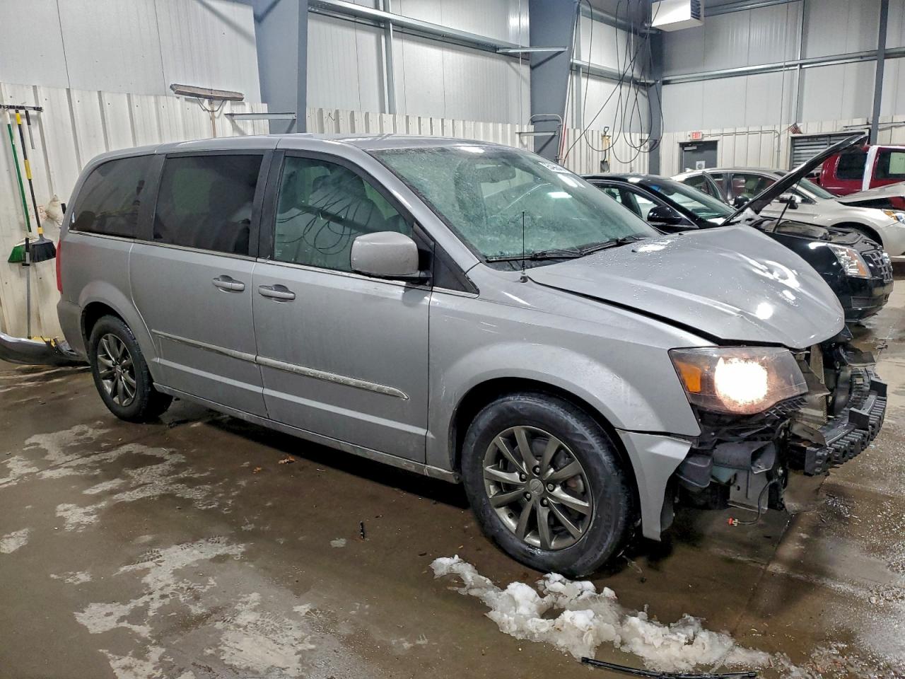 CHRYSLER TOWN & COUNTRY S