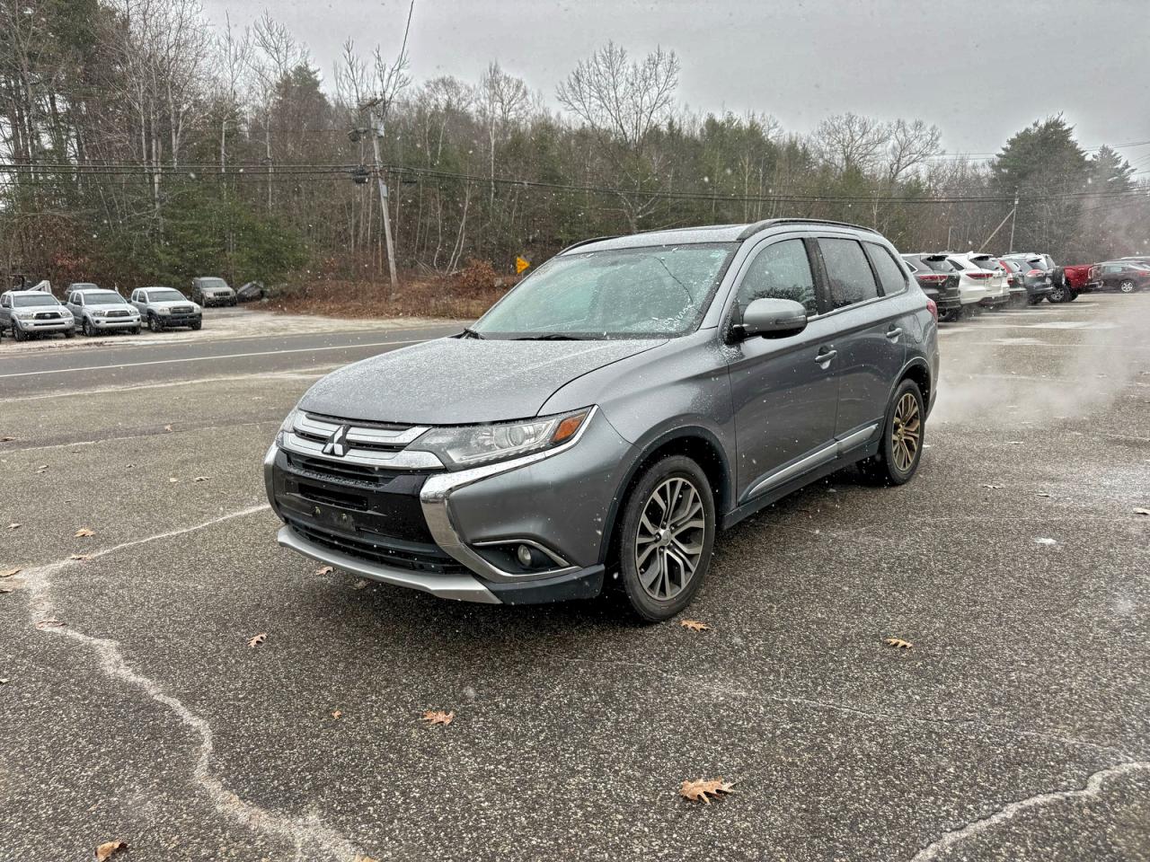 MITSUBISHI OUTLANDER SE