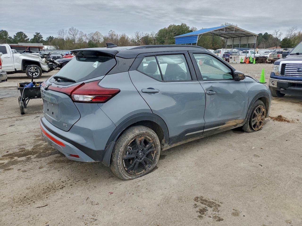 NISSAN KICKS SR