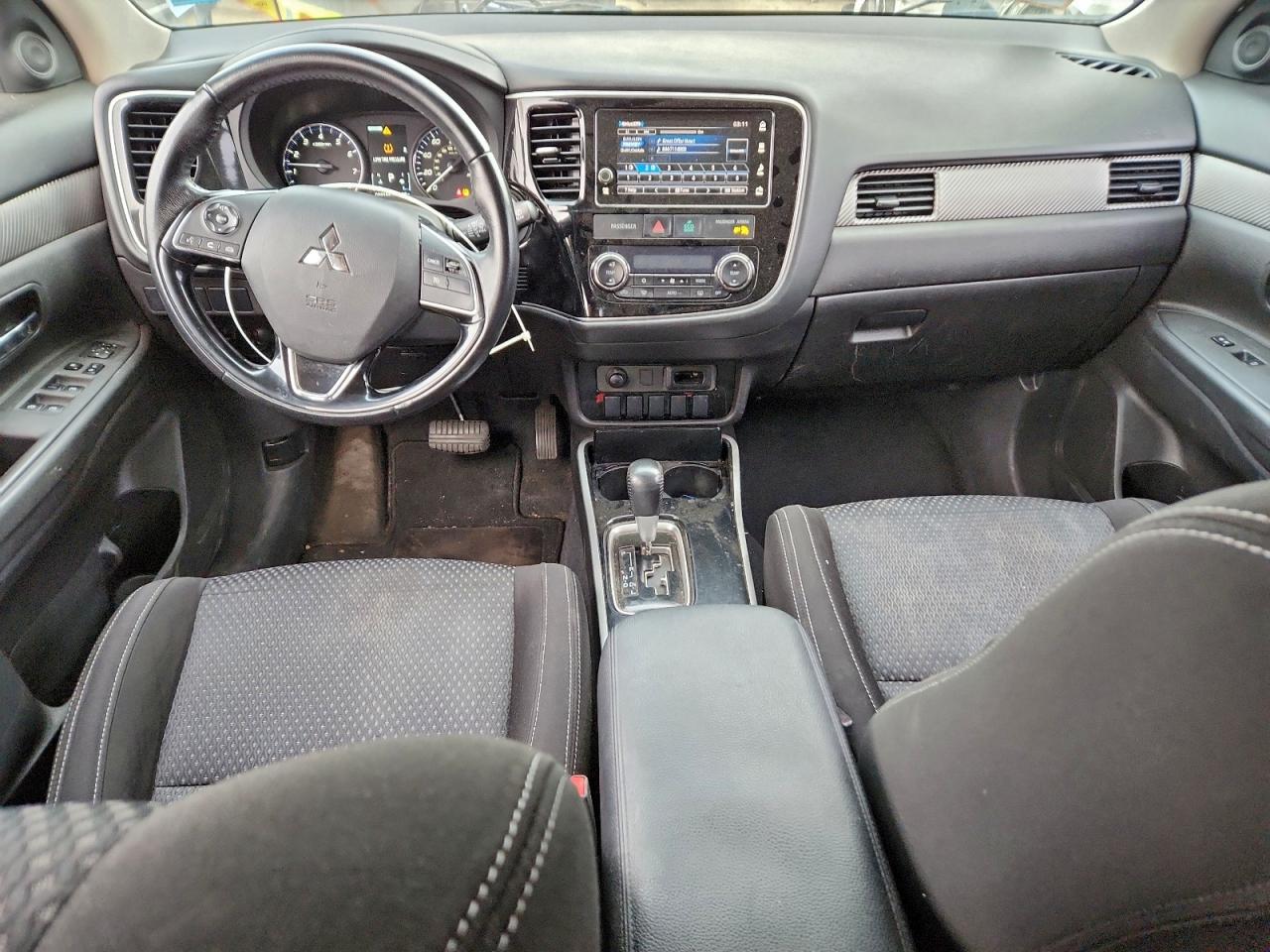 MITSUBISHI OUTLANDER SE