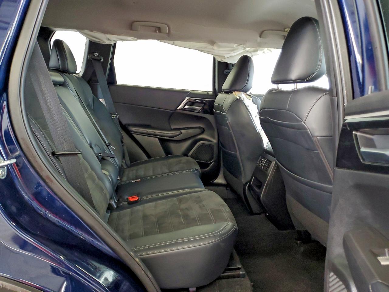 MITSUBISHI OUTLANDER SE