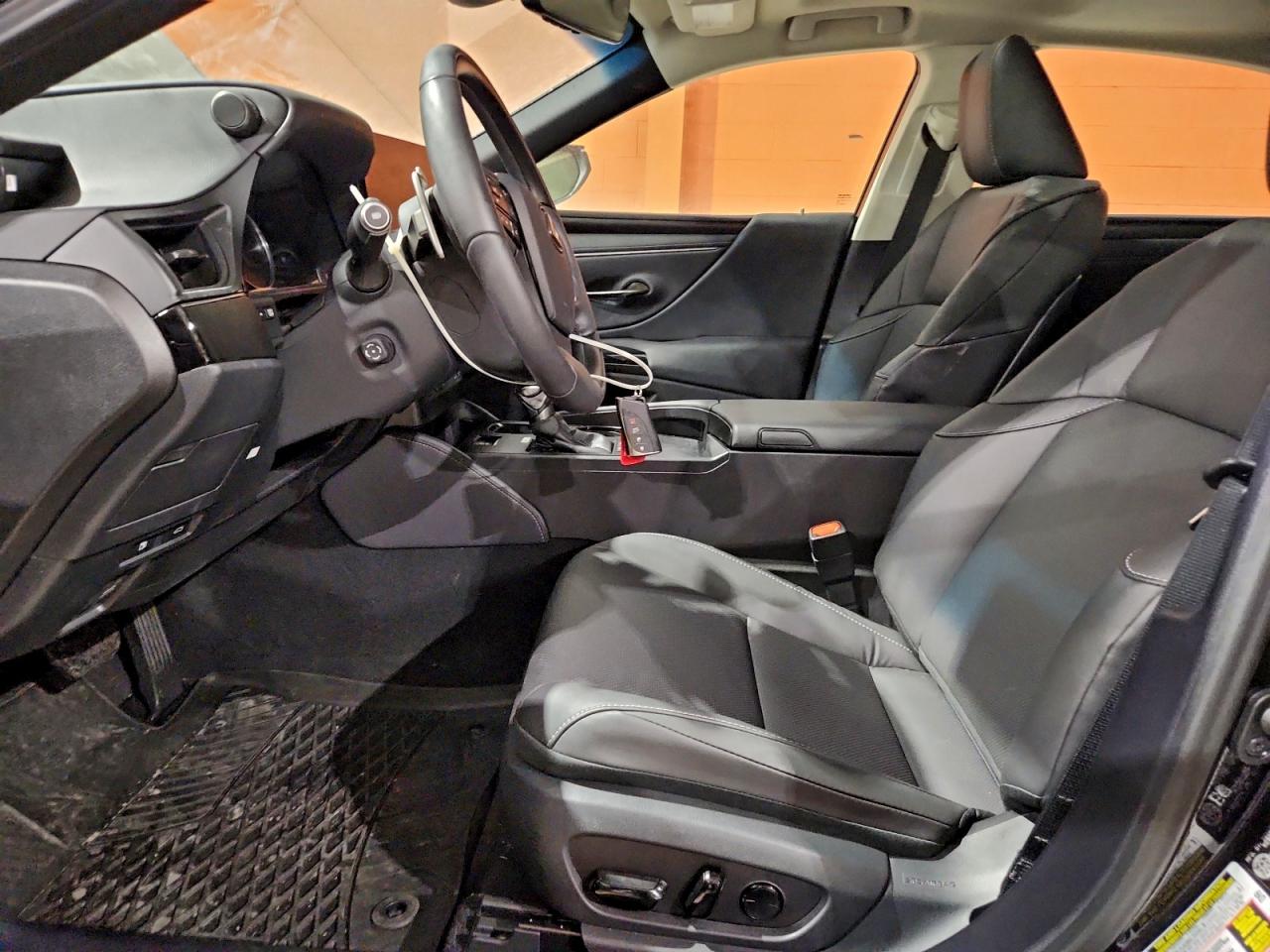 LEXUS ES 300H F SPORT HANDLING