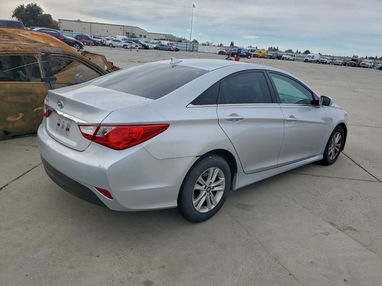 Lot #3311455241 2014 HYUNDAI SONATA GLS