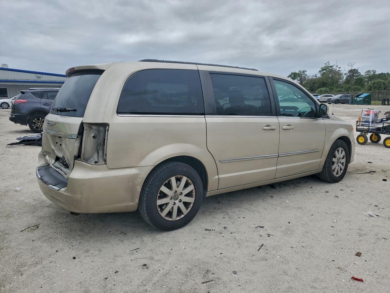 Lot #3317916944 2015 CHRYSLER TOWN & COU