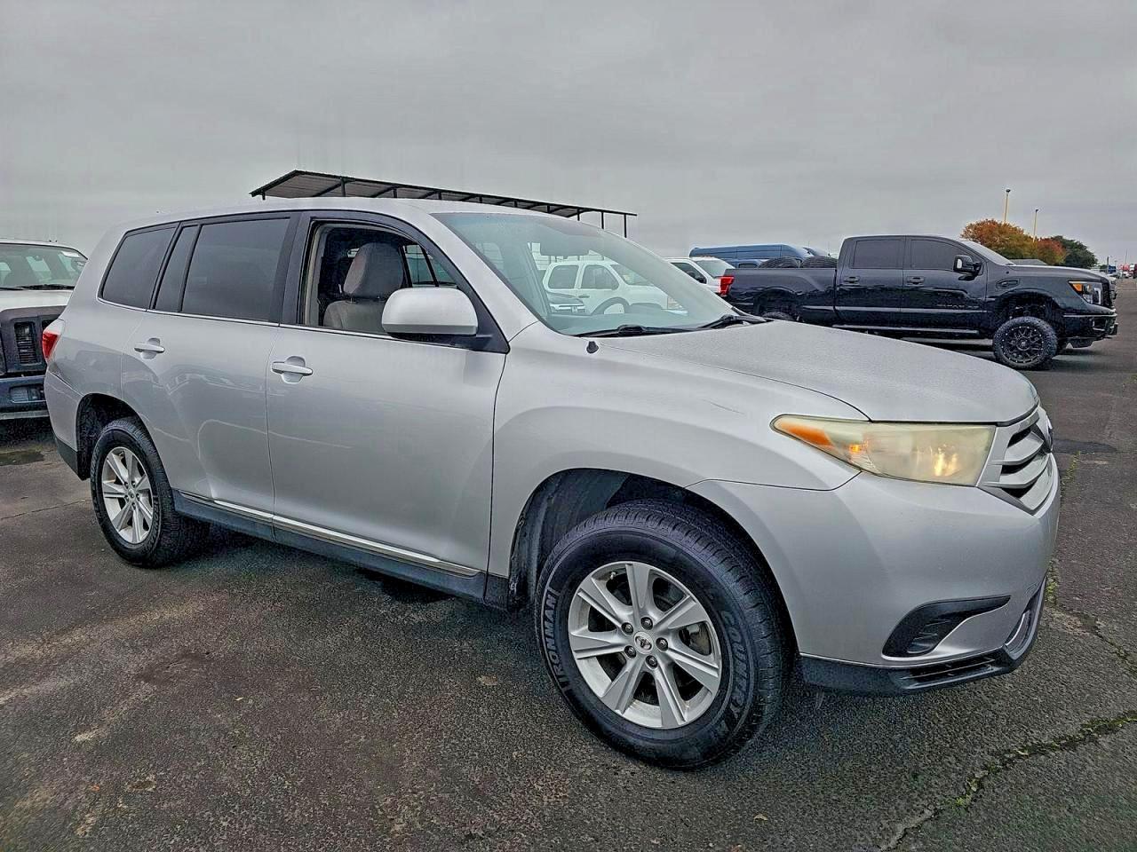 TOYOTA HIGHLANDER BASE